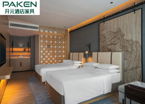 Η κρεβατοκάμαρα Furnitures έμφασης ξενοδοχείων αναγέννησης θέτει τις ξύλινες σταθερές διακοσμήσεις και επικαλυμμένο χαλαρό Furnitures